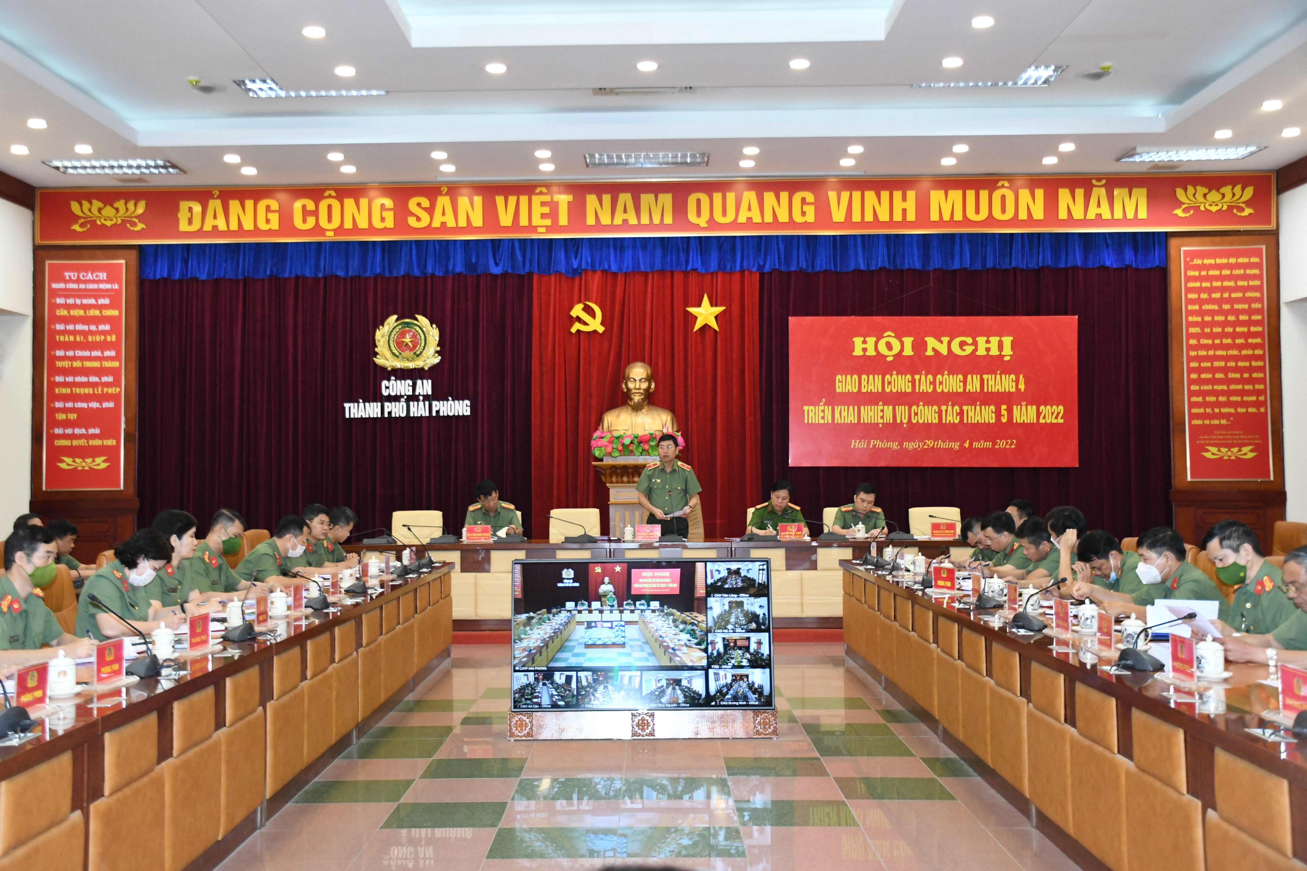  Giao ban công tác Công an tháng 4-2022